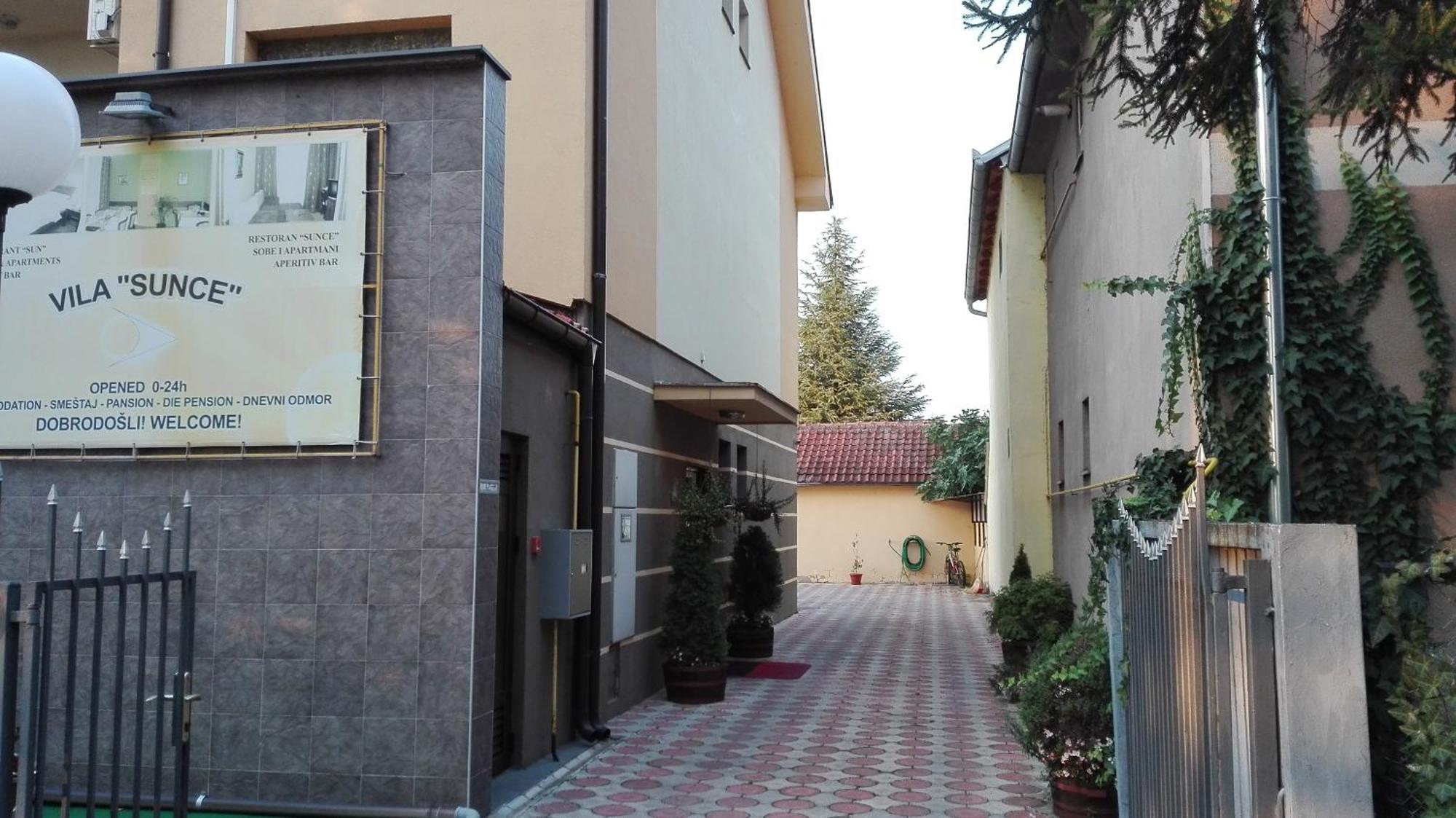 Hotel Vila Sunce Стара Пазова Екстер'єр фото
