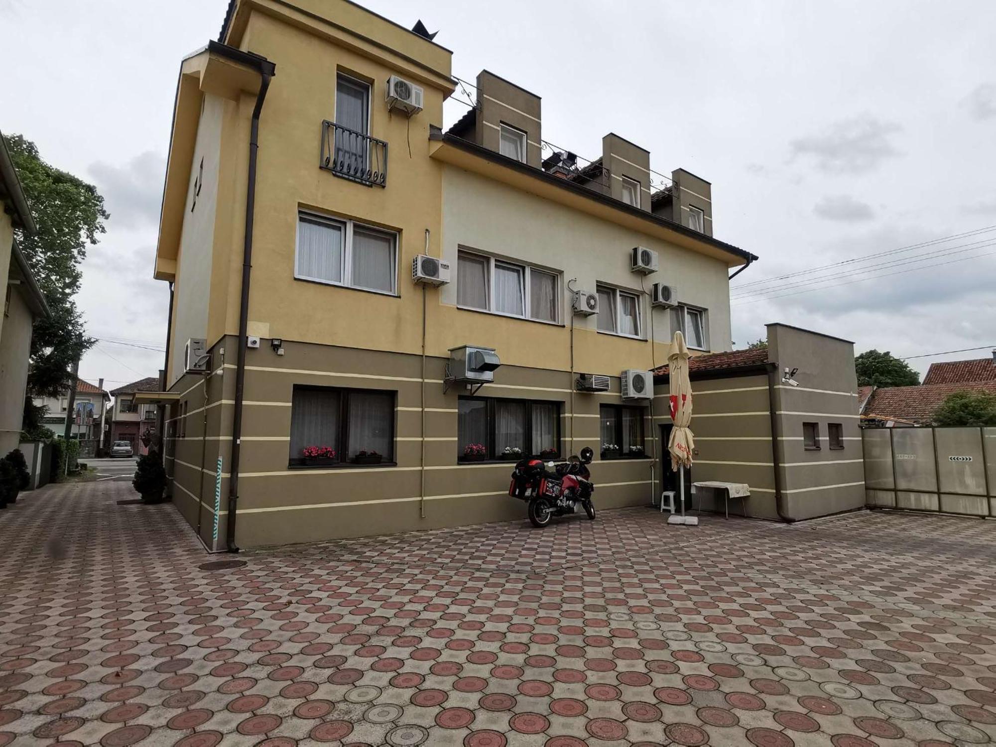 Hotel Vila Sunce Стара Пазова Екстер'єр фото