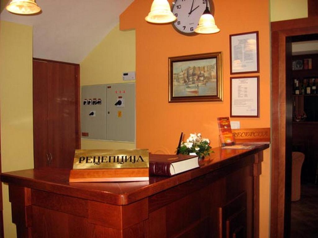 Hotel Vila Sunce Стара Пазова Екстер'єр фото