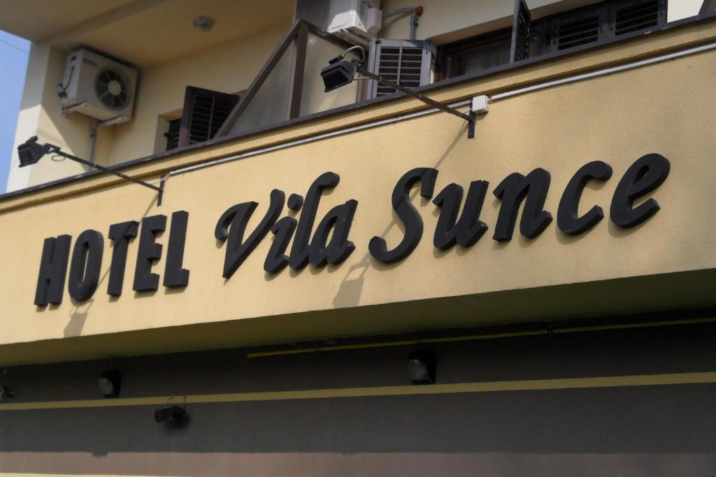 Hotel Vila Sunce Стара Пазова Екстер'єр фото